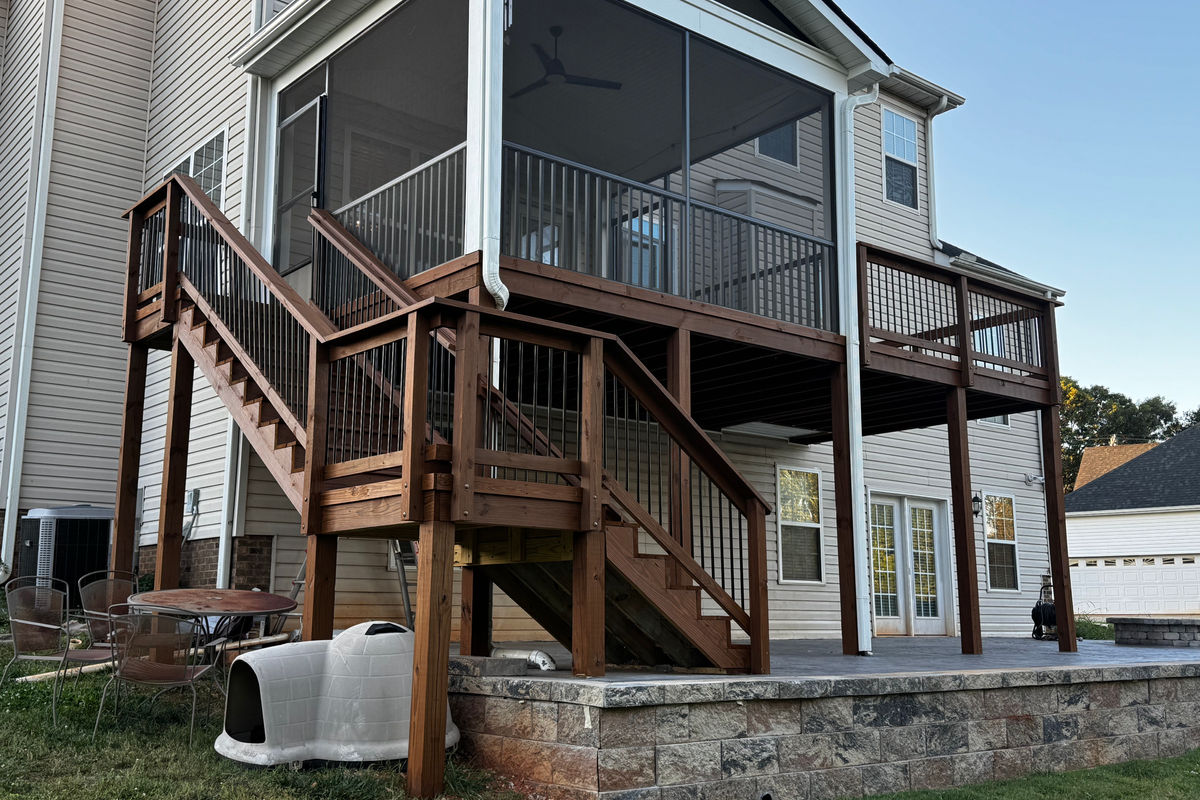 Penetrating oil-based deck finish
